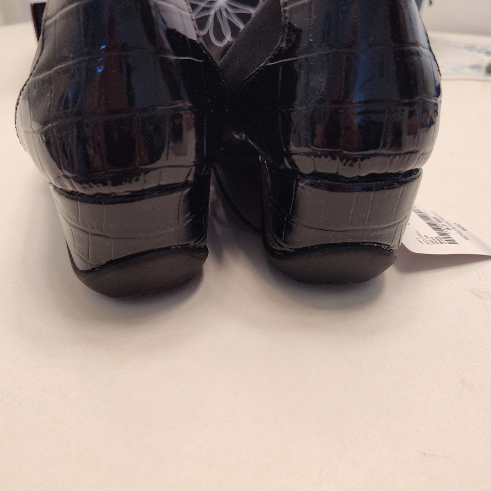 Shoes - Picture 3 of 5